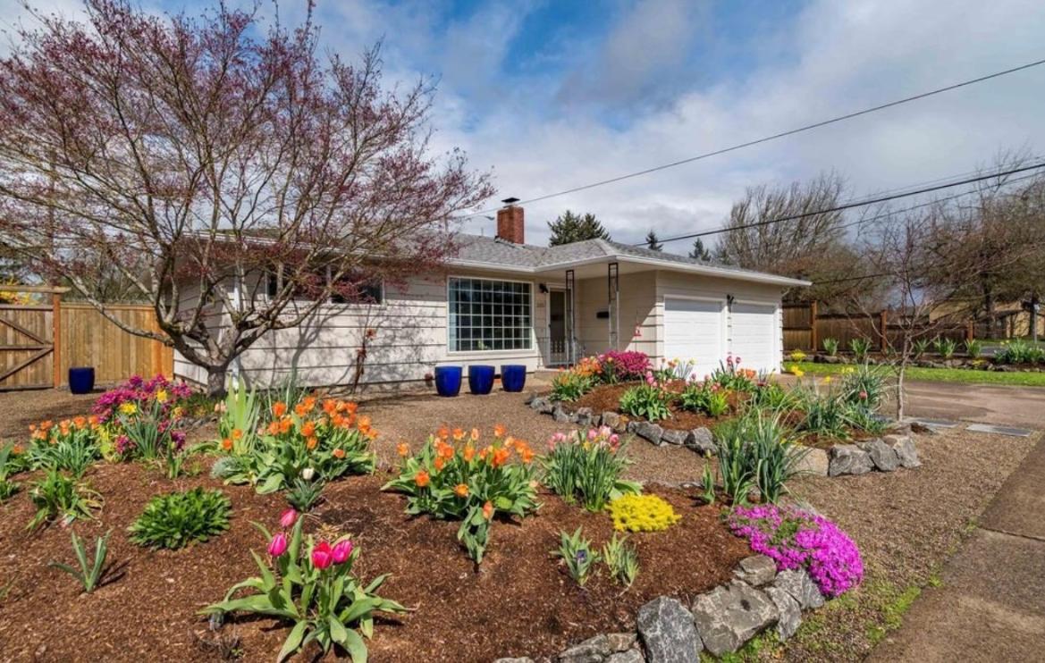 Colorful 50'S Ranch In The Heart Of Eugene Βίλα Εξωτερικό φωτογραφία