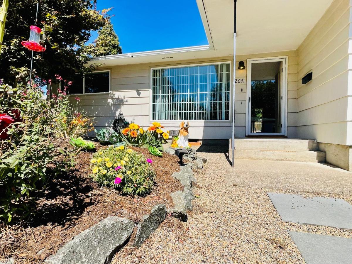 Colorful 50'S Ranch In The Heart Of Eugene Βίλα Εξωτερικό φωτογραφία