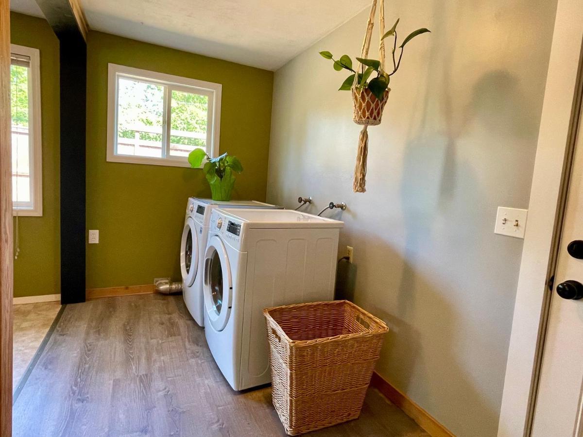 Colorful 50'S Ranch In The Heart Of Eugene Βίλα Εξωτερικό φωτογραφία